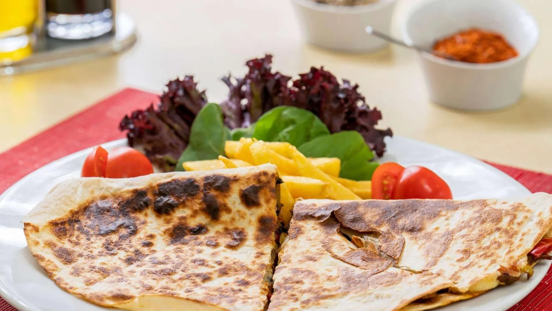 فندق إيبيس أزمير ألسانجاك إزمير