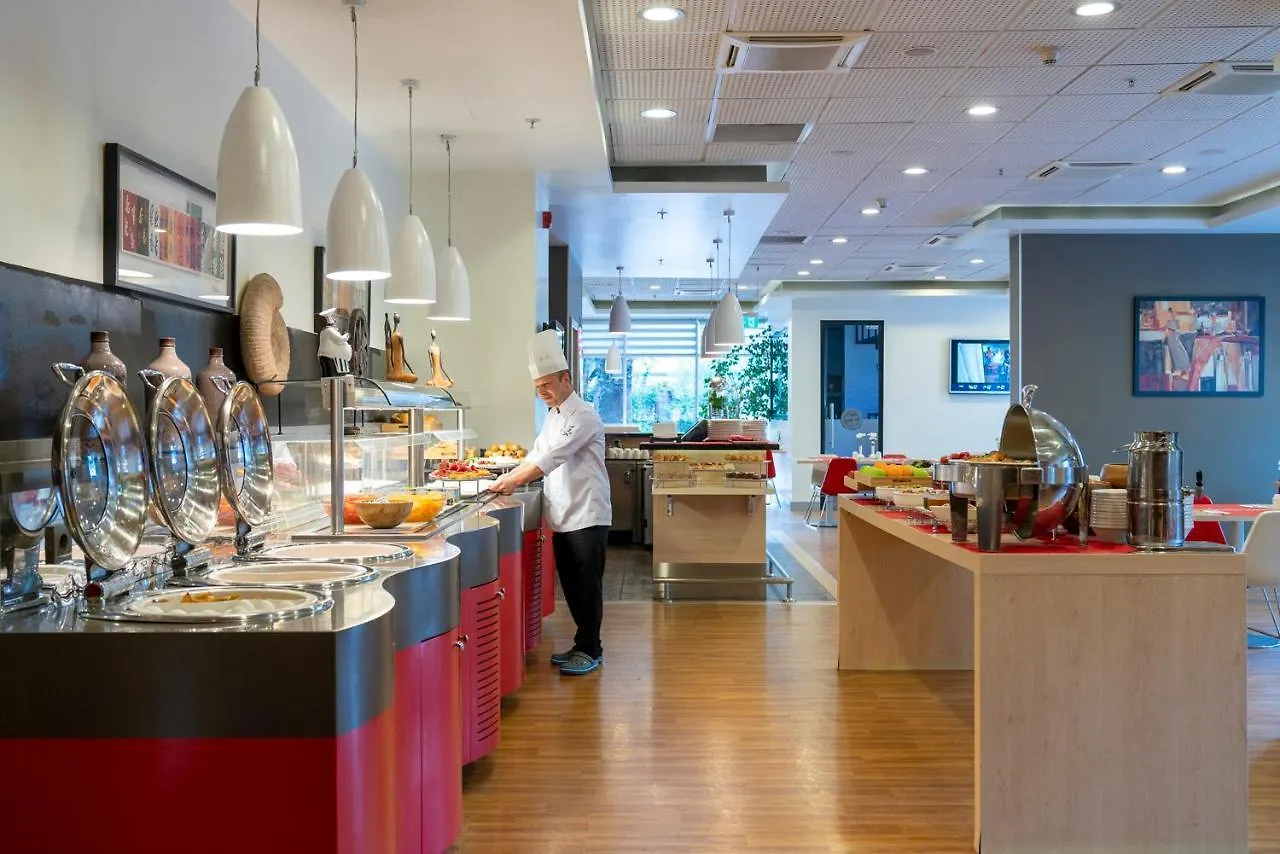 Hotel Ibis Izmir Alsancak 3*,
